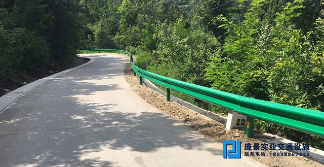 農(nóng)村公路護(hù)欄.jpg