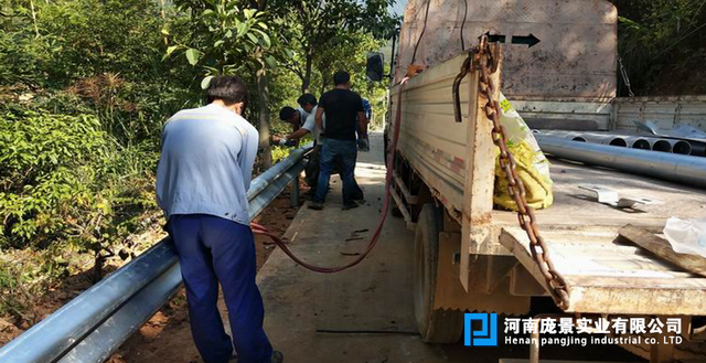 波形護(hù)欄 (2).png
