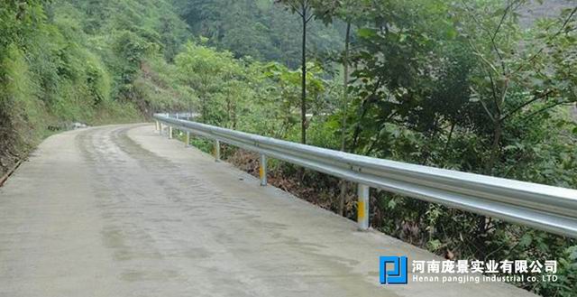 雙波形護(hù)欄.jpg
