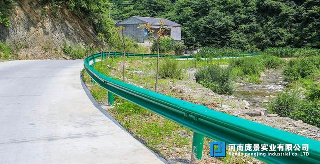 噴塑波形護(hù)欄.jpg