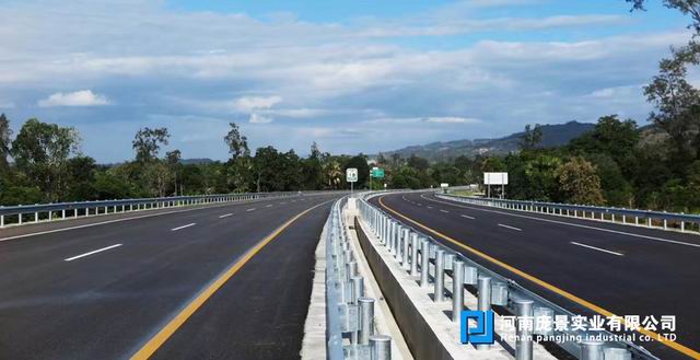 公路波形護(hù)欄11.jpg