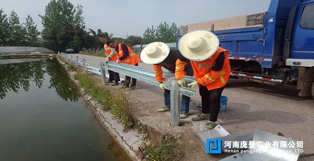 農村波形護欄.jpg