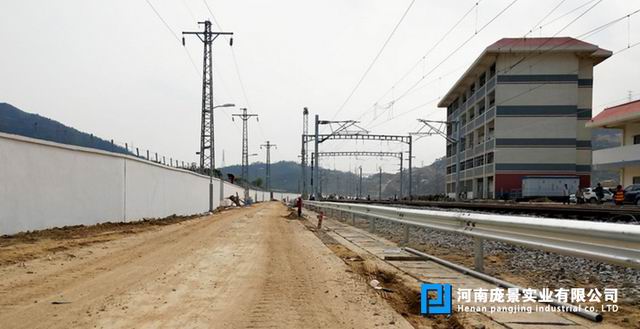 四川德陽波形護欄安裝案例.jpg