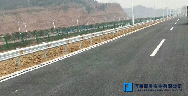 波形梁護欄.jpg
