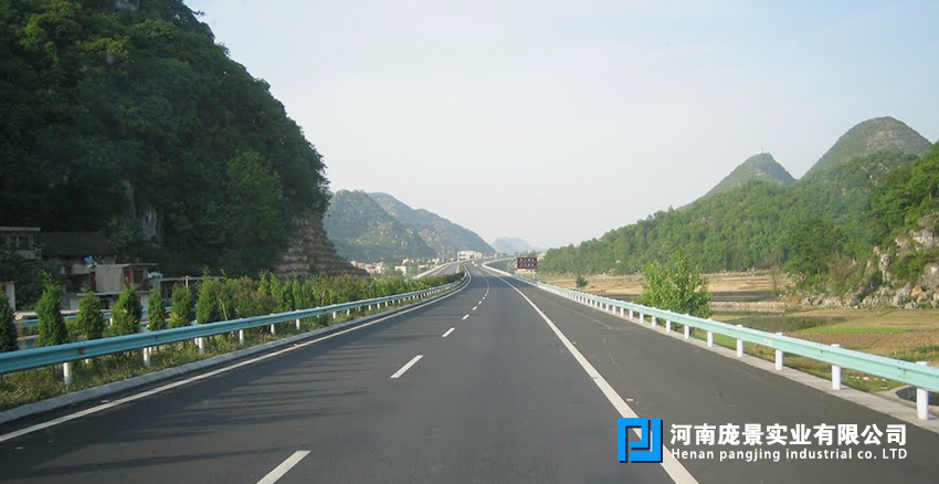 高速公路波形護(hù)欄板.jpg
