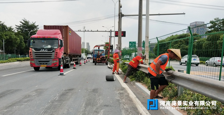 公路波形護(hù)欄板.jpg