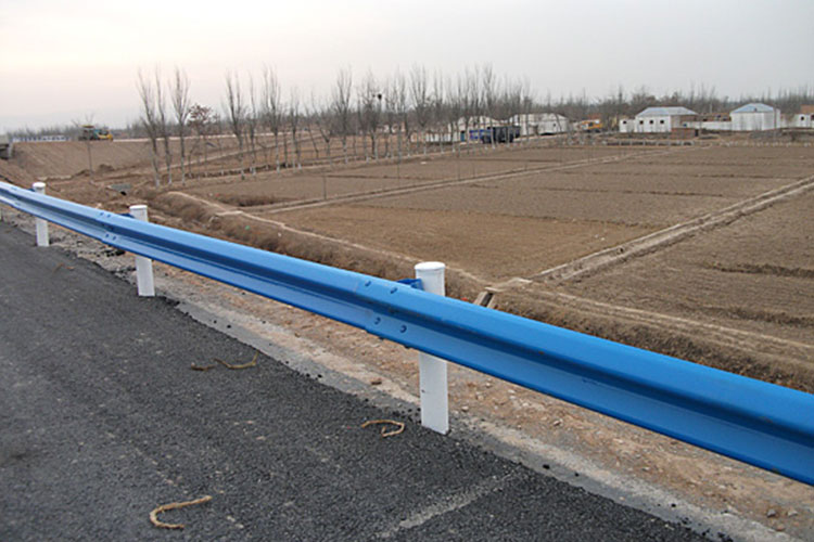 高速公路波形護欄.jpg