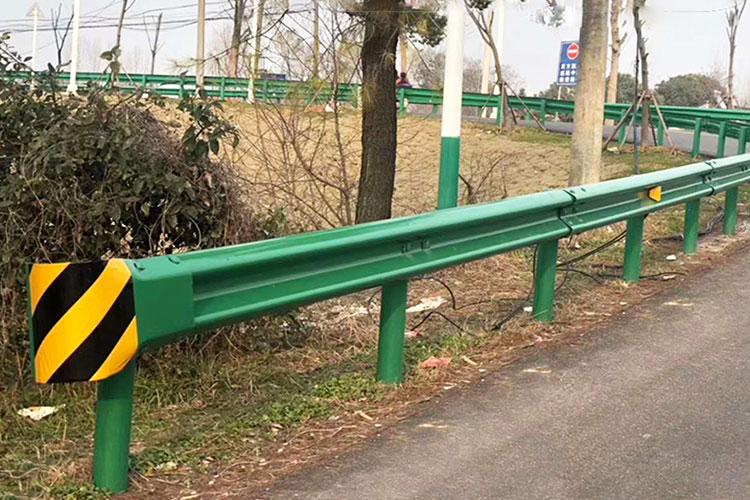 農(nóng)村道路波形護(hù)欄.jpg