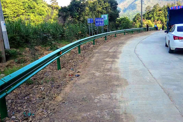 國(guó)道護(hù)欄.jpg