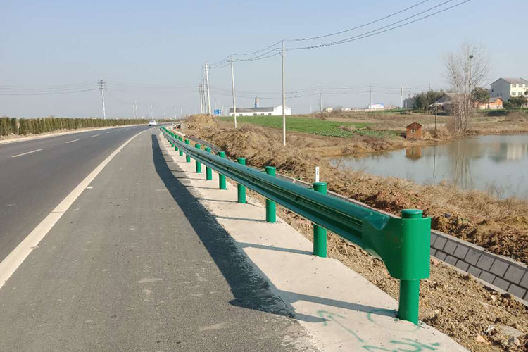 農(nóng)村波形護(hù)欄.jpg