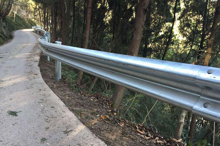 公路護欄板.jpg