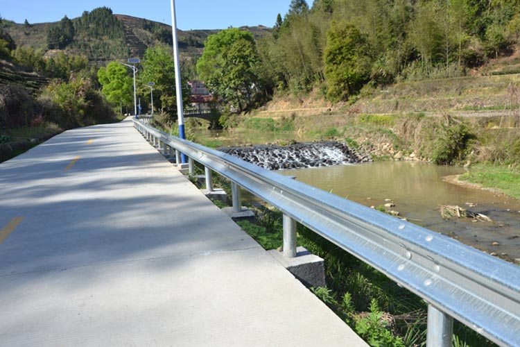 波形公路護欄.jpg