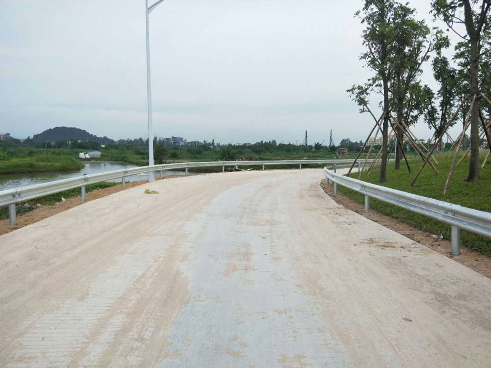 護欄板.jpg