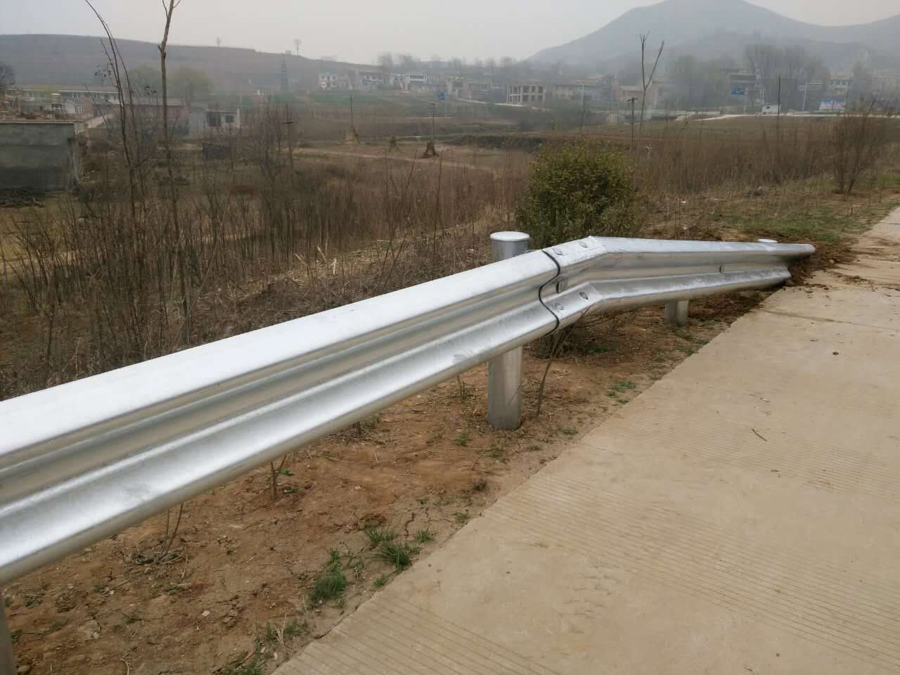 波形護欄.jpg