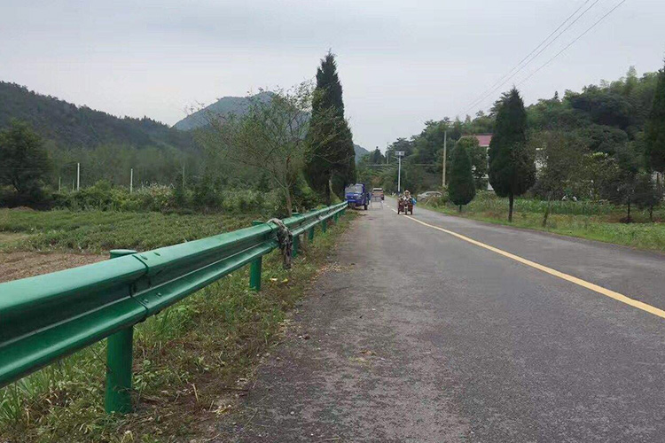 防撞波形護(hù)欄