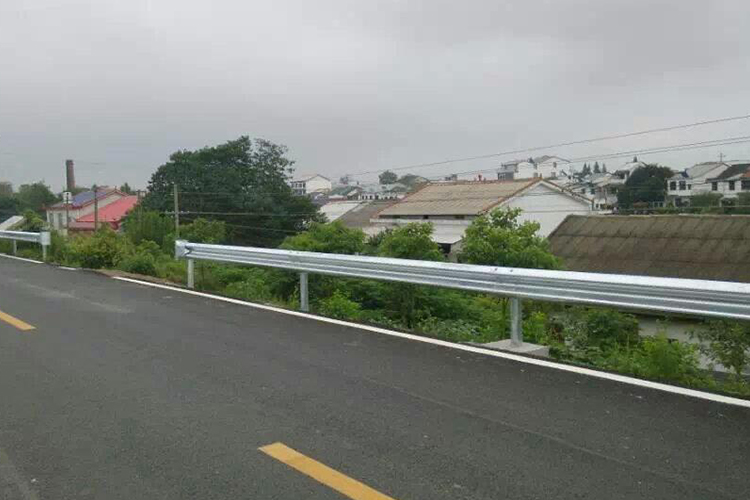 桂林波形護(hù)欄
